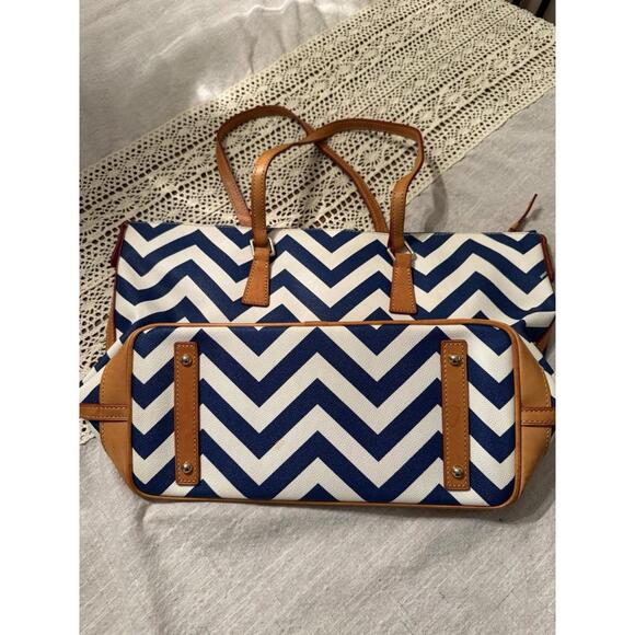 Dooney & Bourke Chevron Large Tote Bag Blue And White - Picture 3 of 5